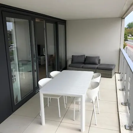 Spacious And Modern 3 Bedroom Near The Sea Appartement